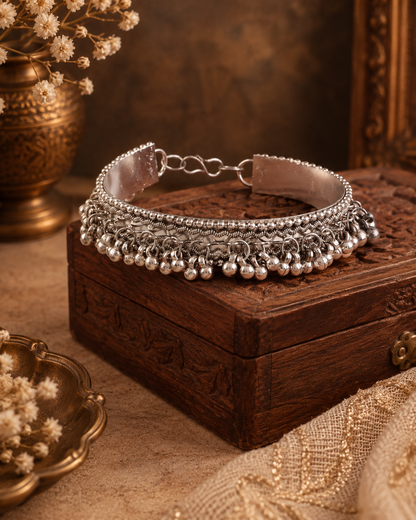 Silver Rishaan Oxidised Kada