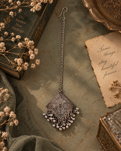 Silver Kanishka Oxidised Mang Teeka