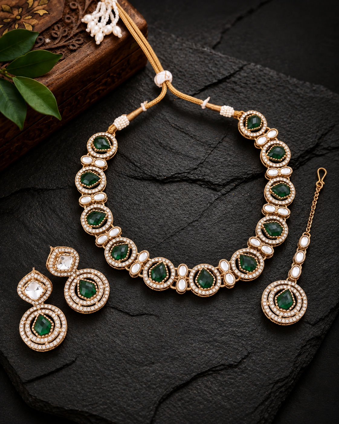 Emerald Sairee Polki Dupe Necklace with Earring and Teeka