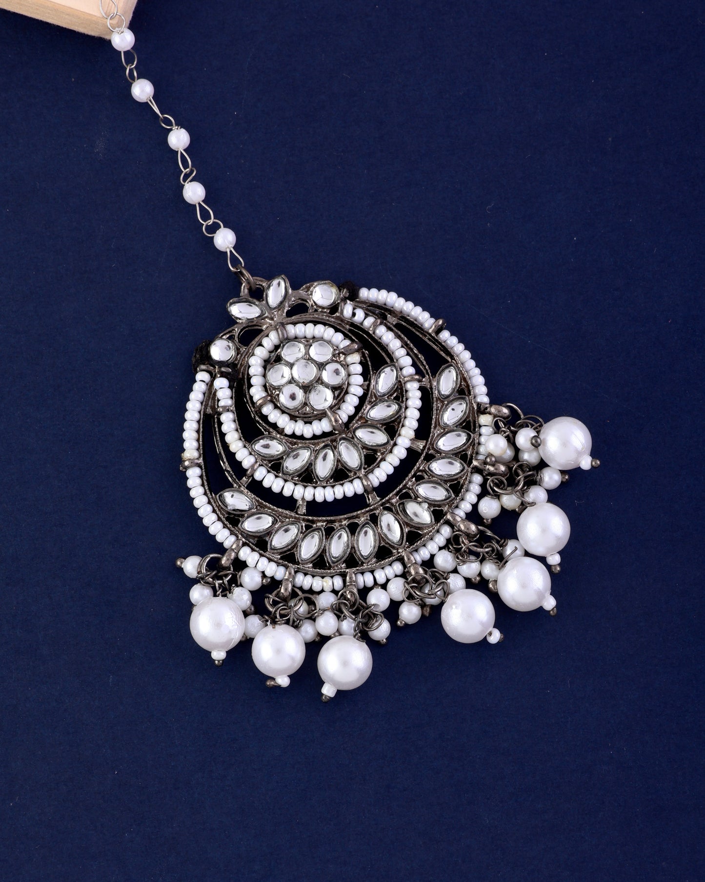 Black Sriti Kundan Pearl Mangteeka