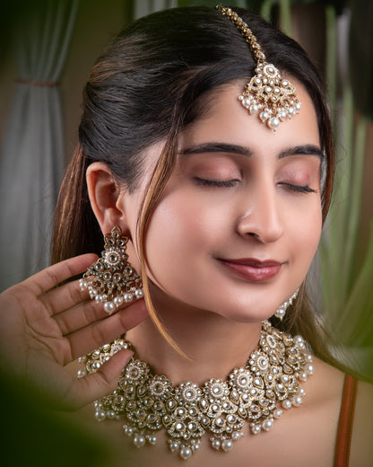 Pearl Mahvika Premium Necklace with Earring and Teeka