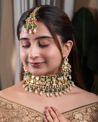 Green Guranshi Dabi Kundan Choker Necklace with Earring and Mangteeka