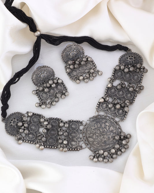 Hasan Matt Polished Choker with Earring- Oxidised