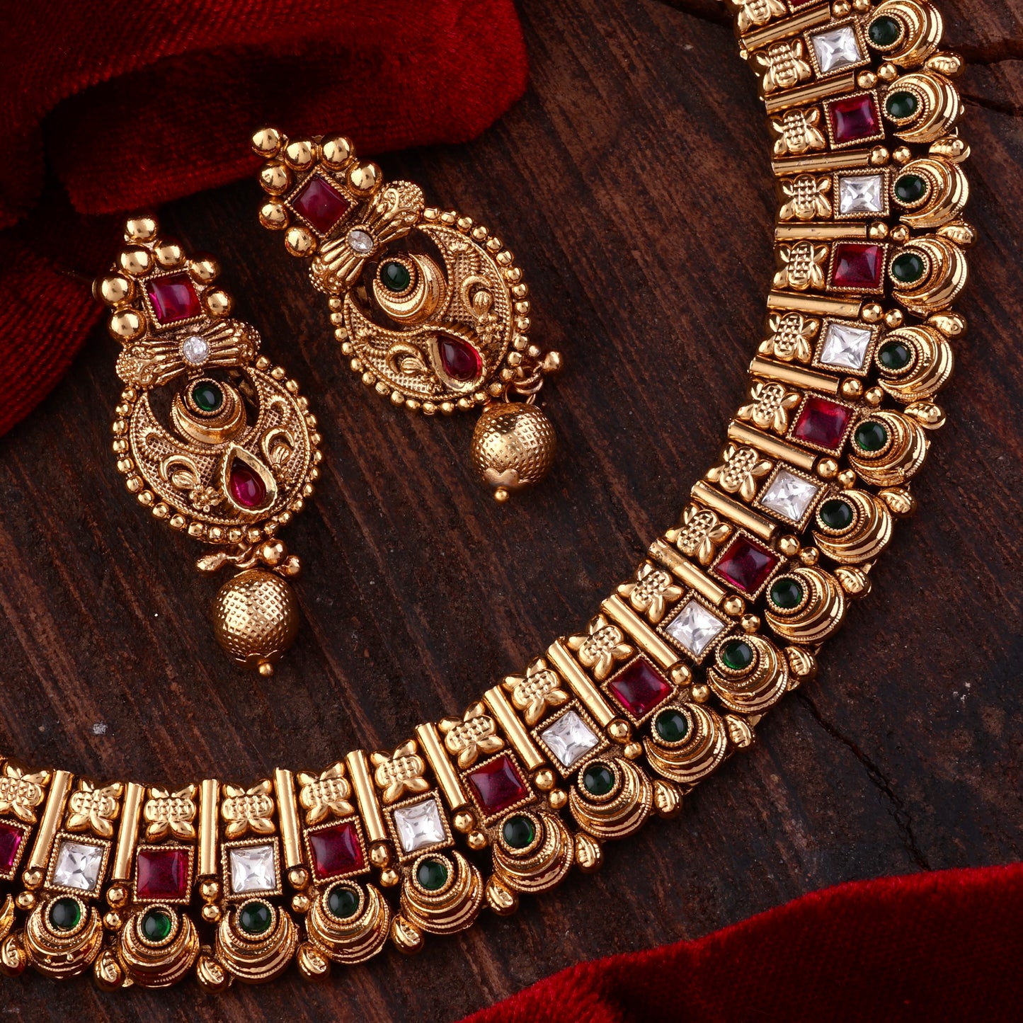 Hemani Rajwada Necklace Set with Earring