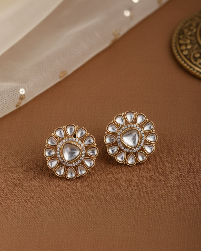 Eknoor Stud Earrings