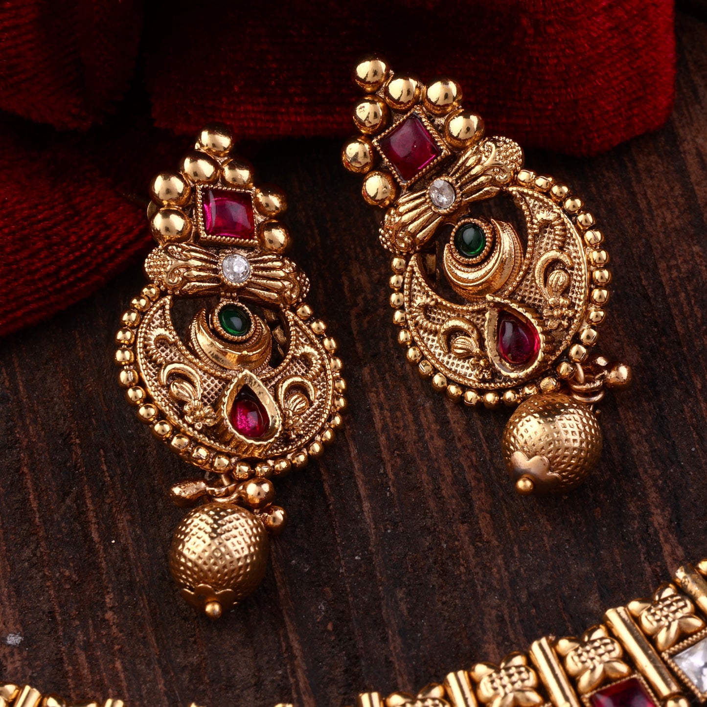 Hemani Rajwada Necklace Set with Earring