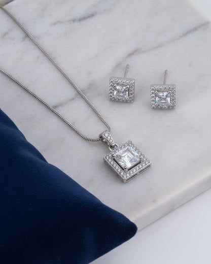 Avina AD Pendant Necklace Set