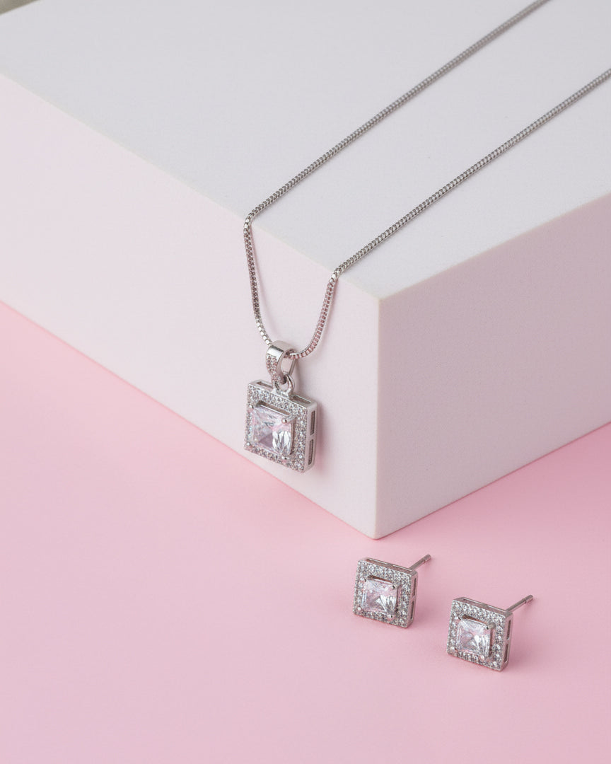 Avina AD Pendant Necklace Set