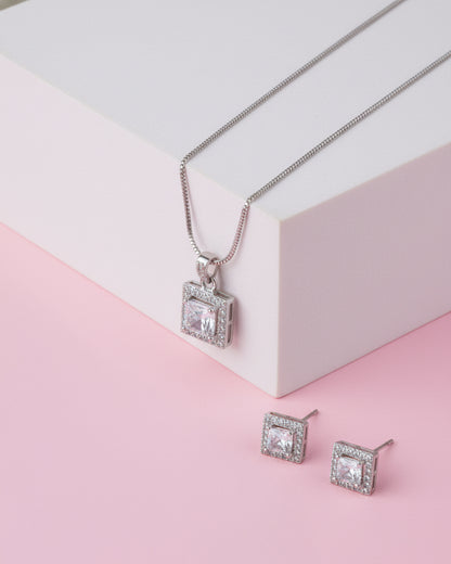 Avina AD Pendant Necklace Set
