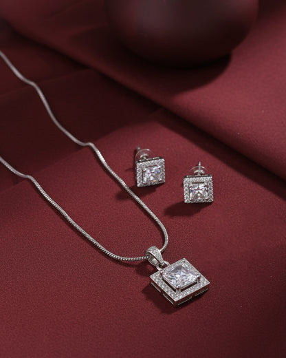 Avina AD Pendant Necklace Set