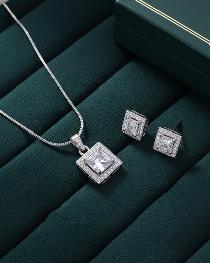 Avina AD Pendant Necklace Set