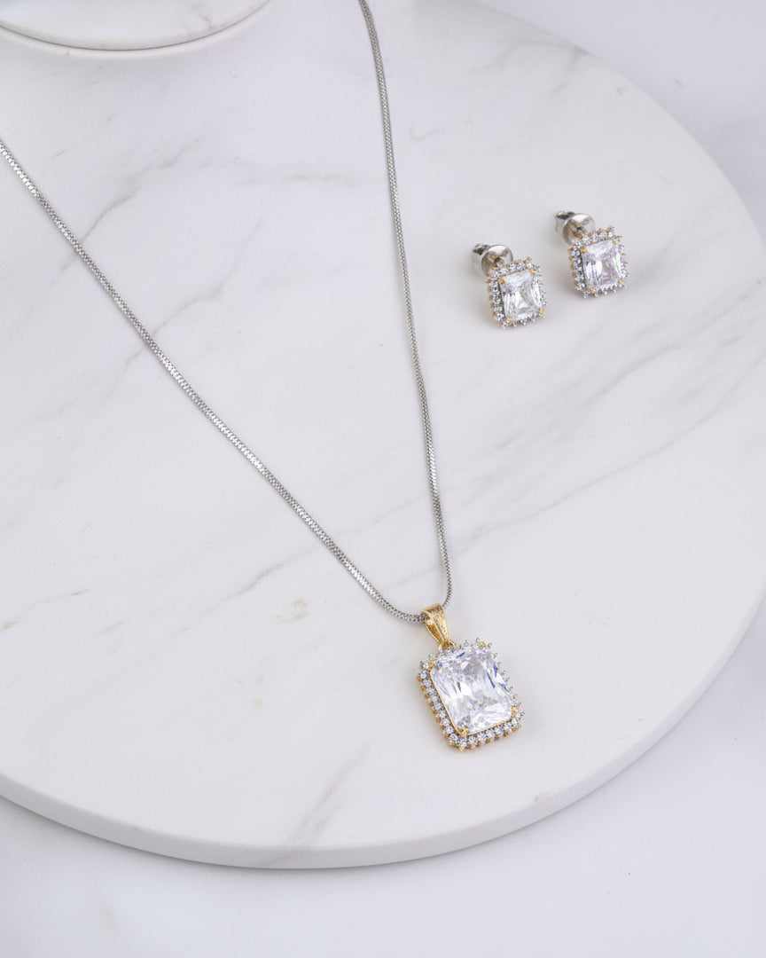 Kerrie AD Pendant Necklace Set