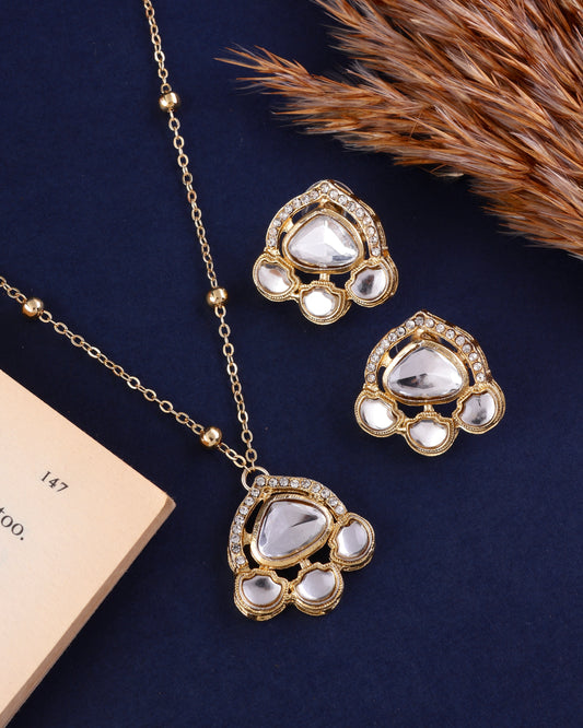 Tiyara Gold Pendent Necklace Set with Earring