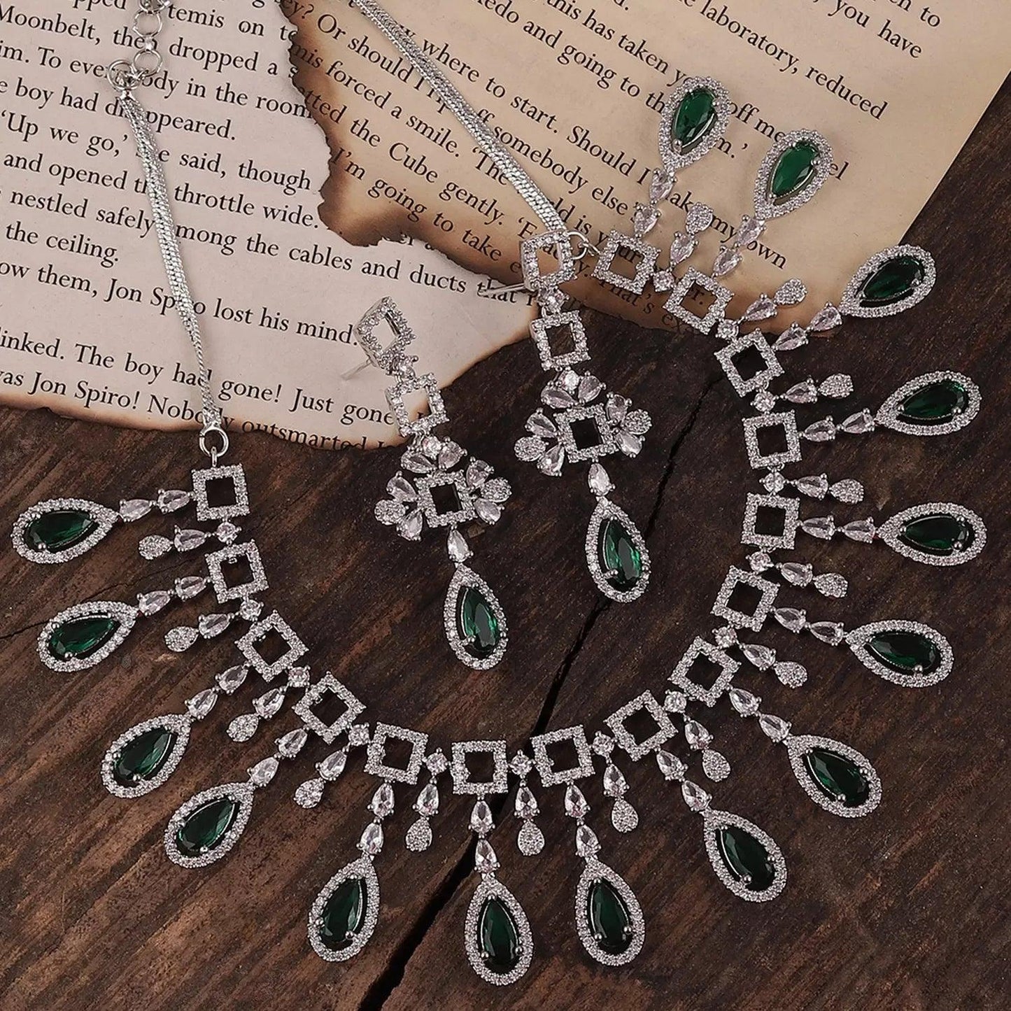 Emerald Salone American Diamond Necklace Set