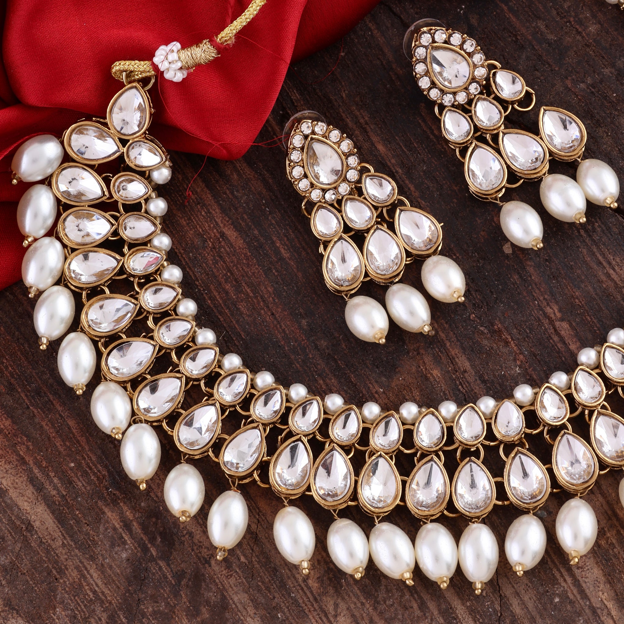 Afreen Kundan Pearl Necklace Set with Earring