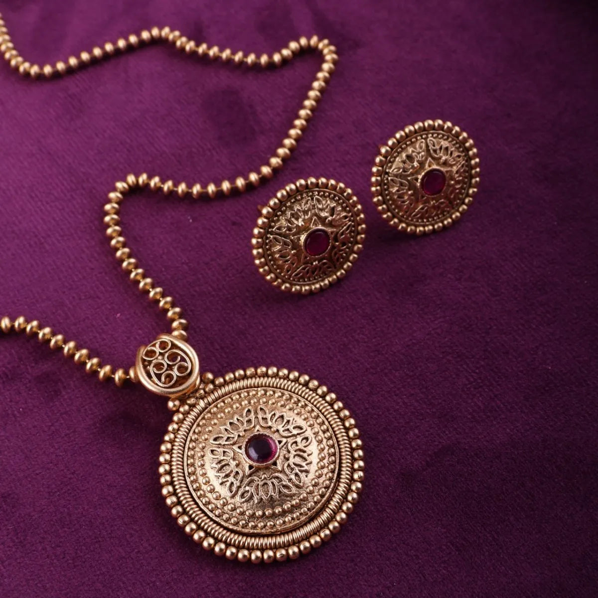 Reshmi Gold Pendant Set