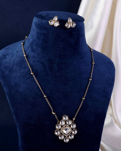 Laiba Pendent Necklace Set with Earring
