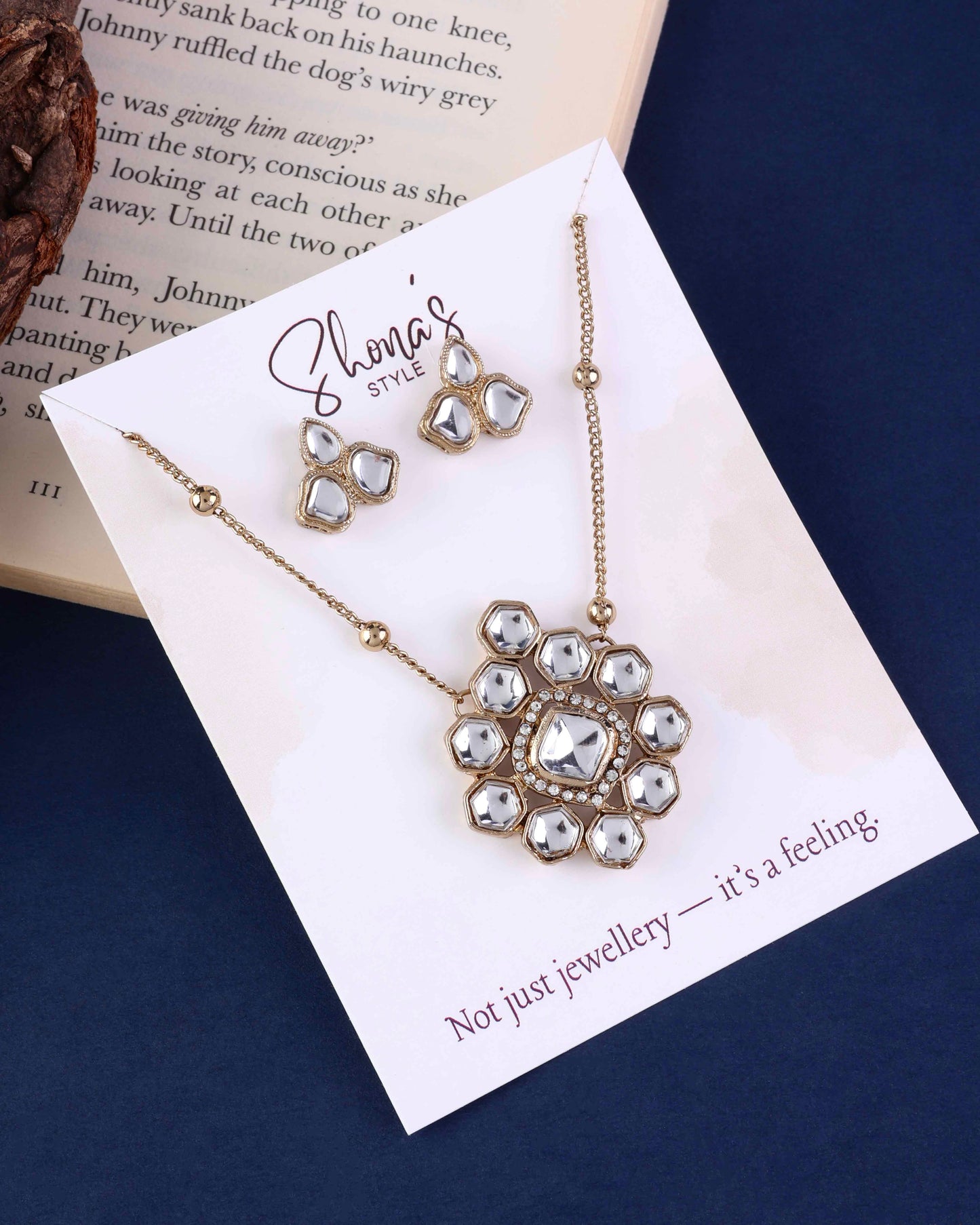 Laiba Pendent Necklace Set with Earring