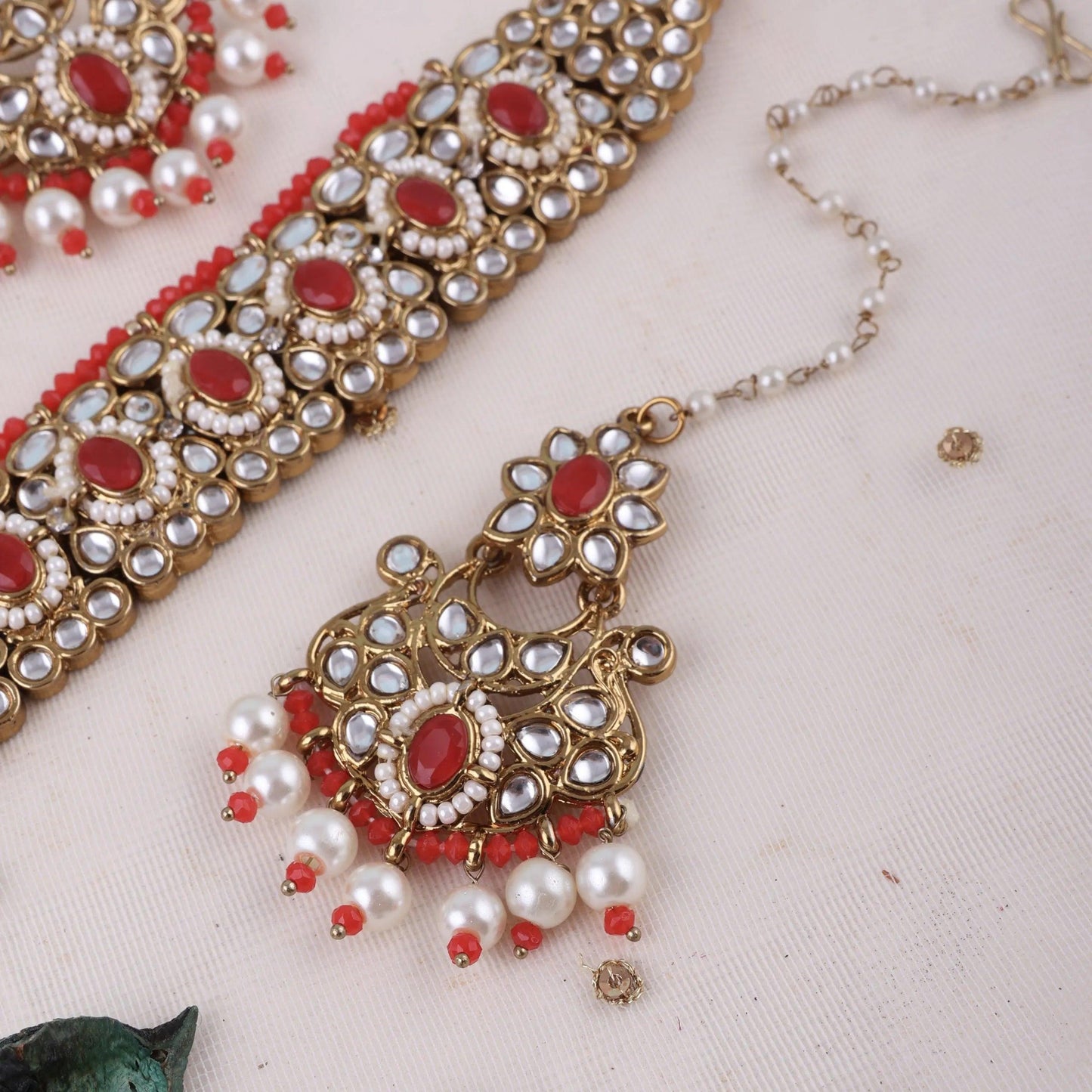 Red Arleen Choker Set