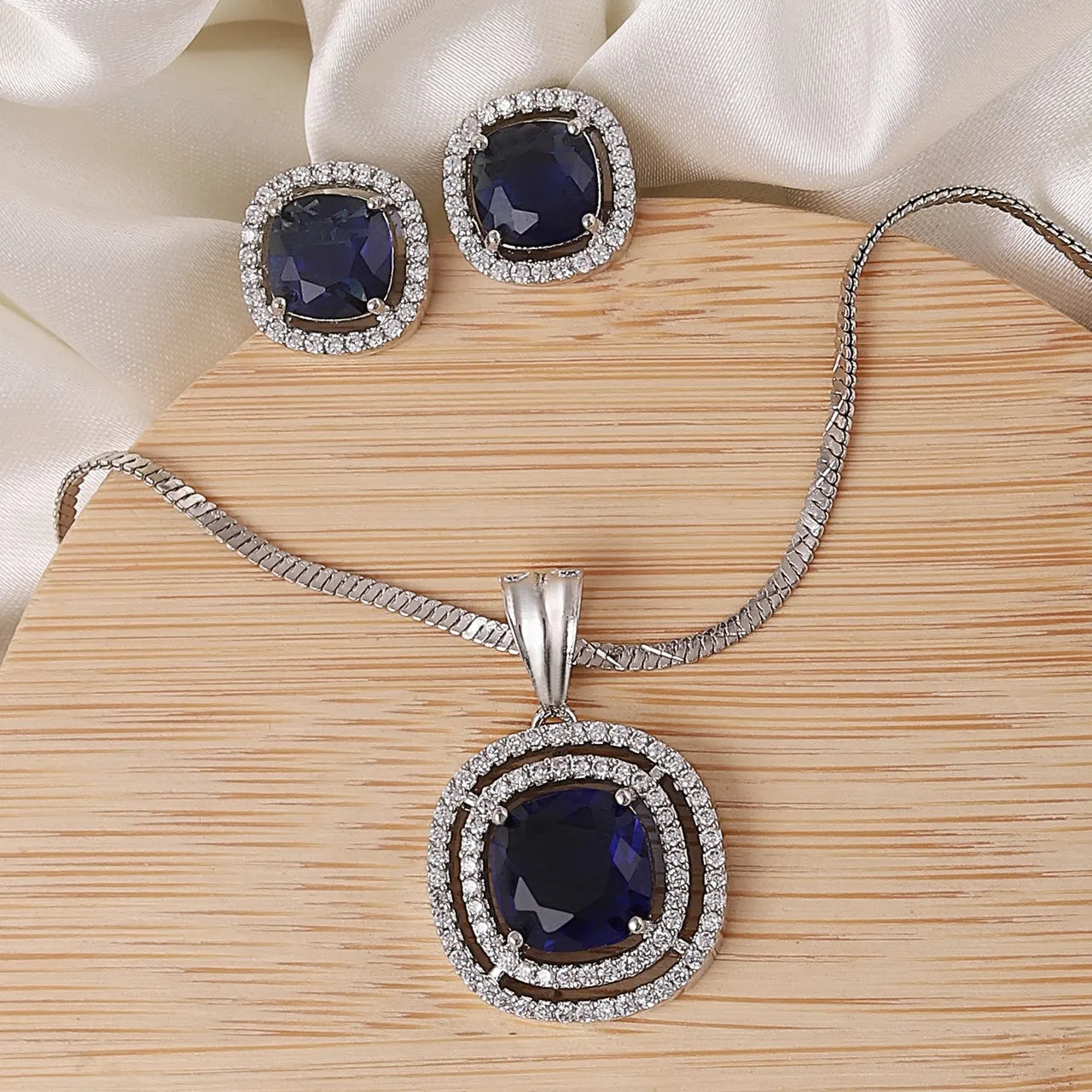 Blue Beatrice AD Pendant Set