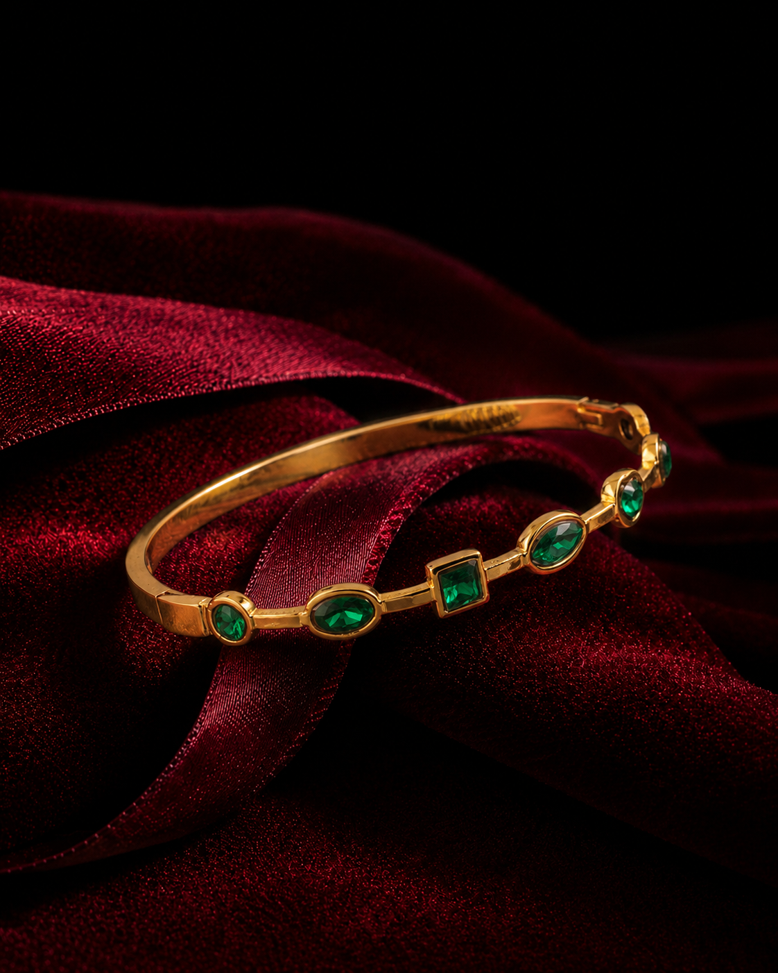 Emerald Solara Voguish Bracelet