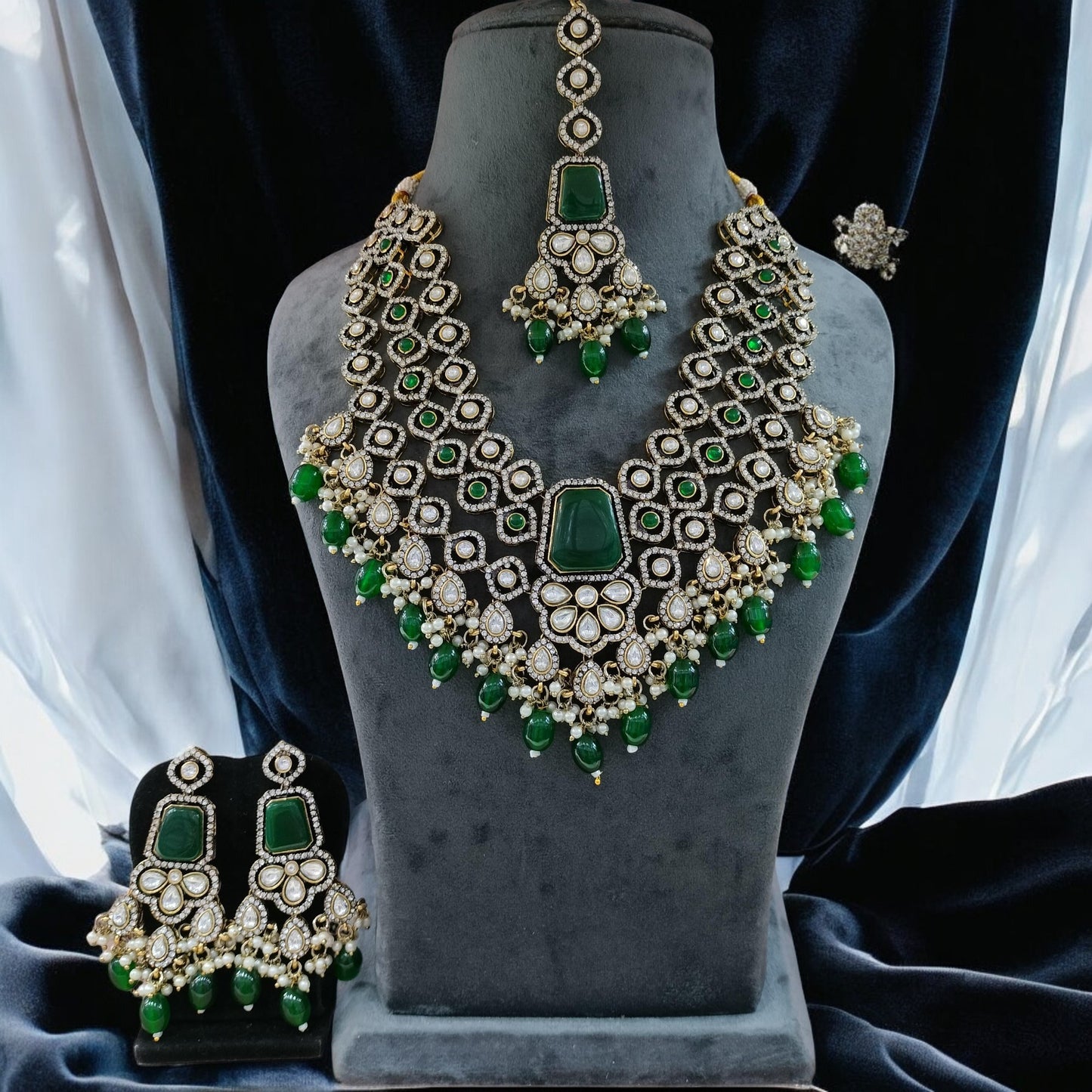Emerald Arizona Premium Monalisa Layered Necklace Set with Earring and Teeka