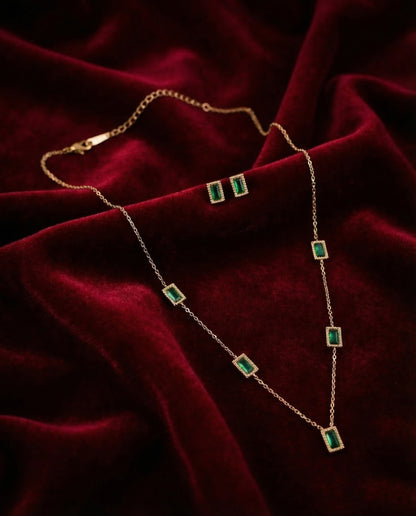 Emerald Elayra Voguish Pendant Set