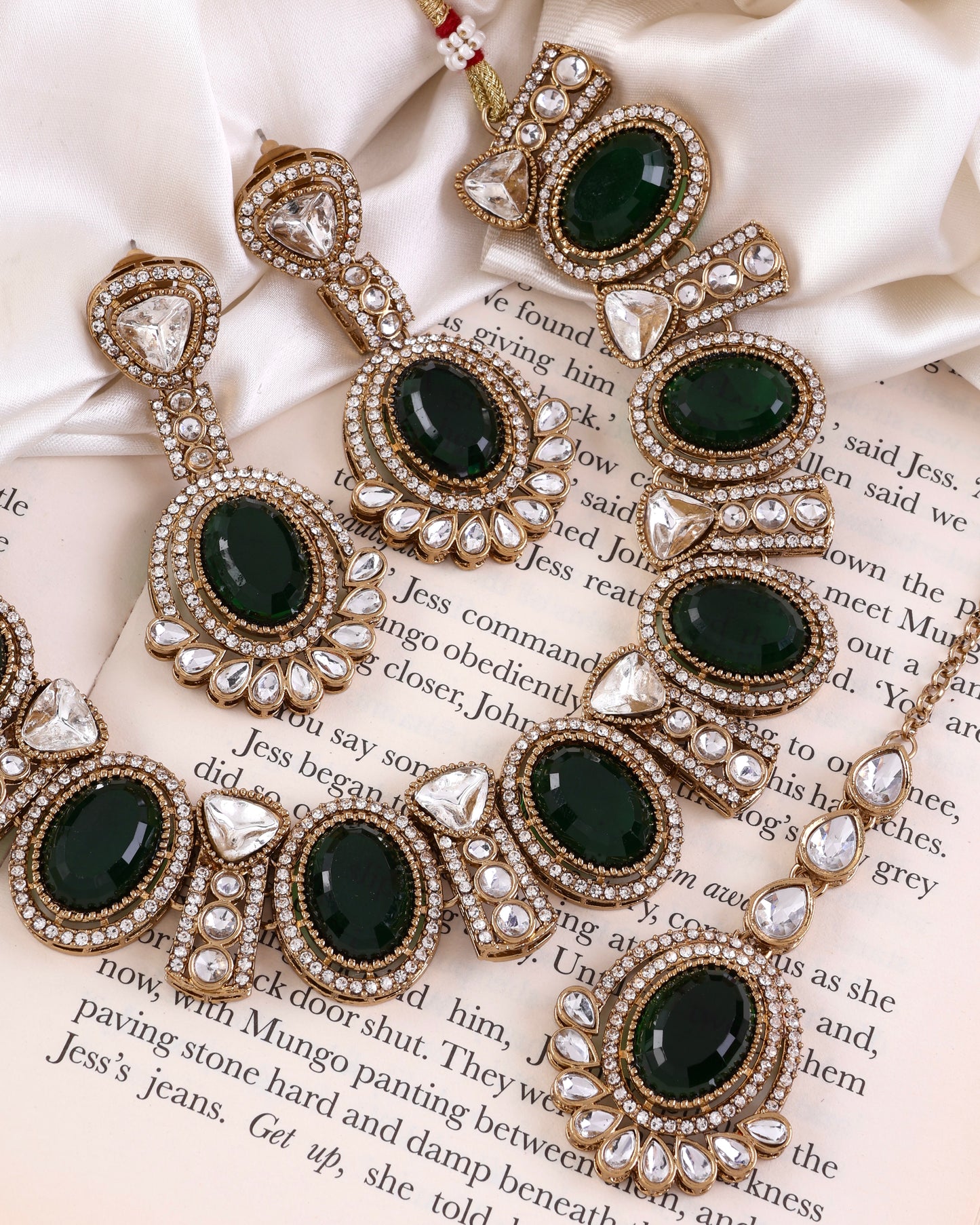 Emerald Taruja Premium Polki Dupe Necklace with Earring and Mangteeka