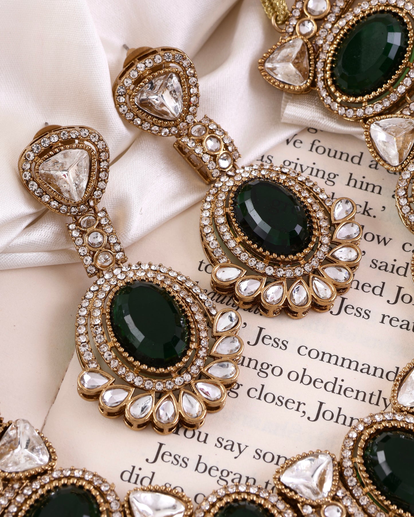 Emerald Taruja Premium Polki Dupe Necklace with Earring and Mangteeka