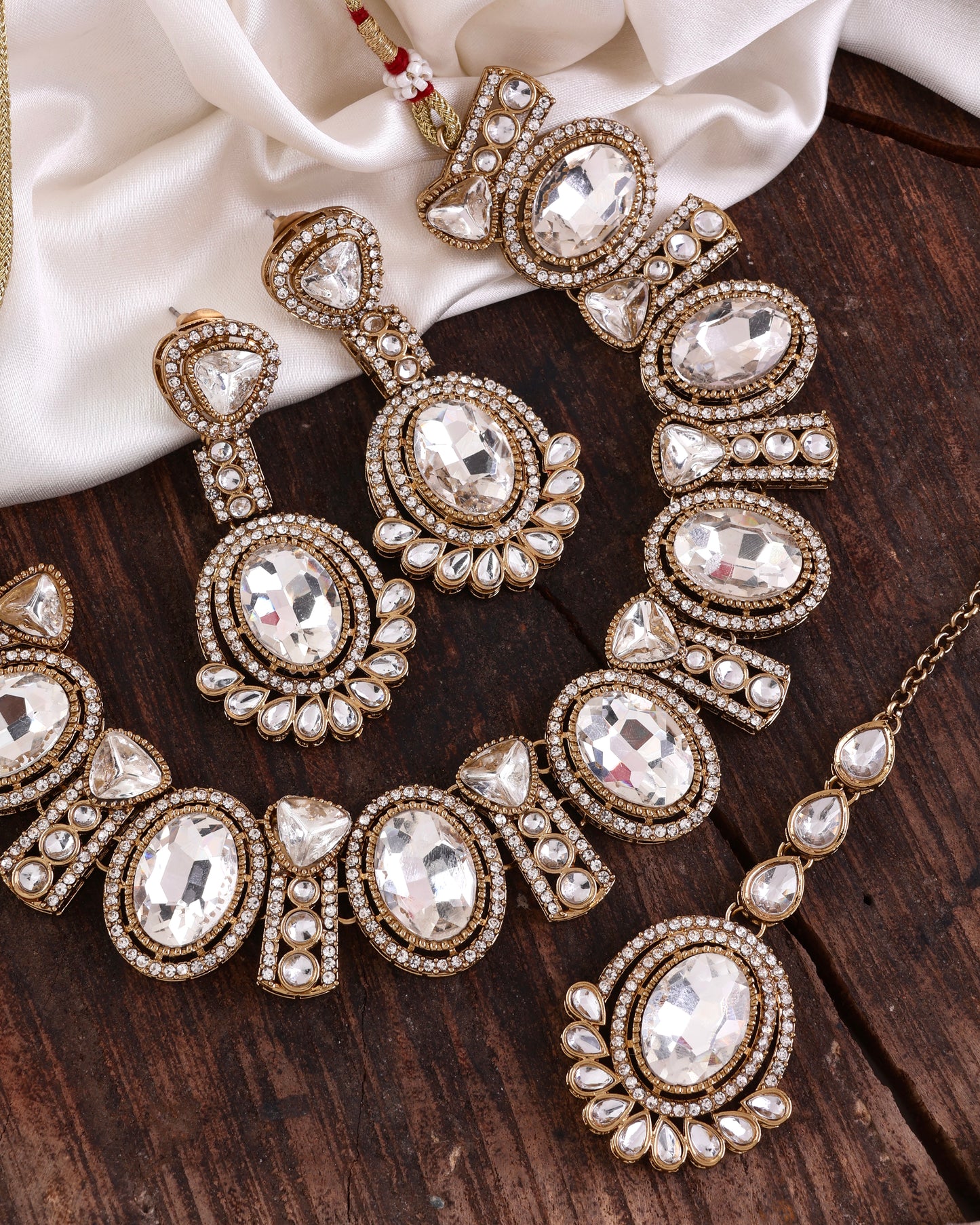 Silver Taruja Premium Polki Dupe Necklace with Earring and Mangteeka