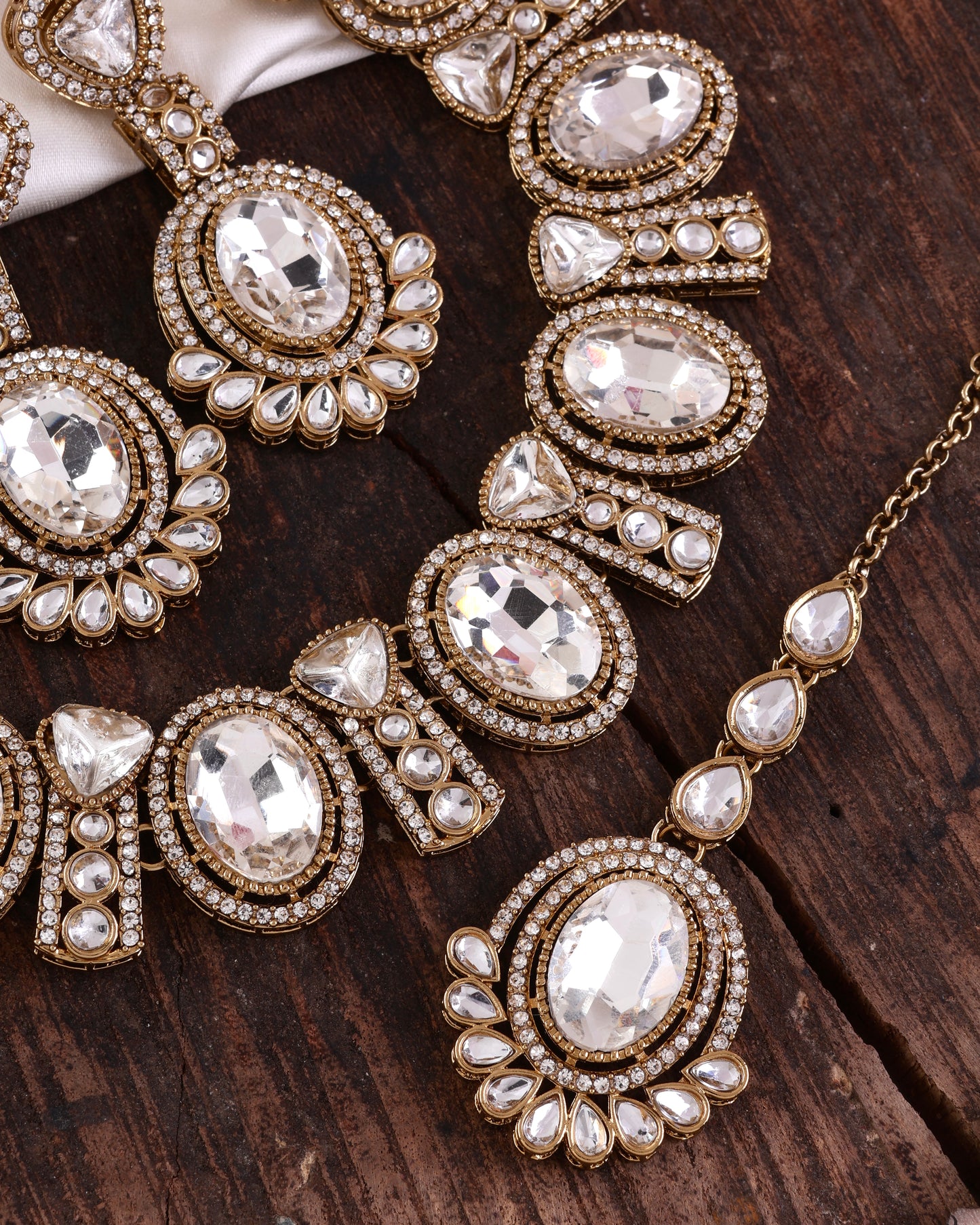 Silver Taruja Premium Polki Dupe Necklace with Earring and Mangteeka