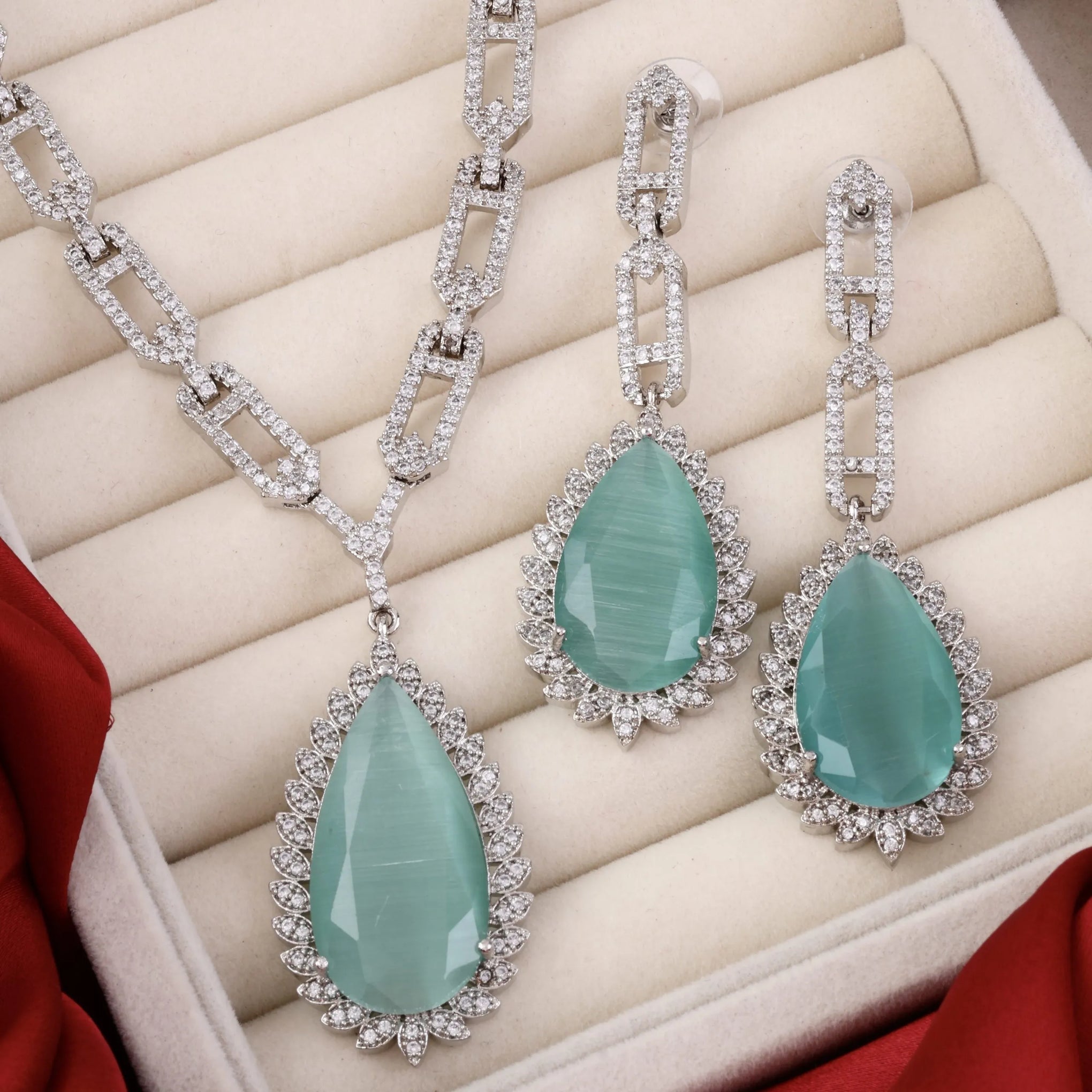 Mint Noah American Diamond Necklace Set