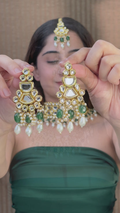Green Guranshi Dabi Kundan Choker Necklace with Earring and Mangteeka