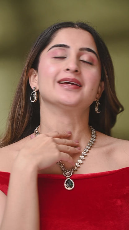 Green Yarvi Premium Kundan Necklace With Earrings