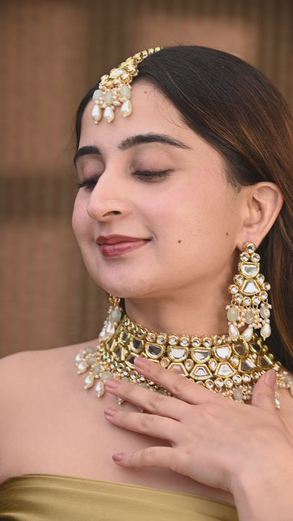 Mint Guranshi Dabi Kundan Choker Necklace with Earring and Mangteeka