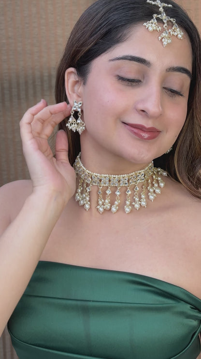 Sitara Kundan Choker Necklace Set with Earring and Teeka